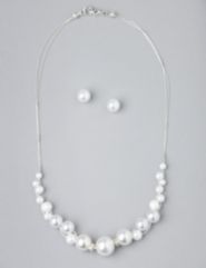 Perfect Pearlescent Necklace & Earring Set