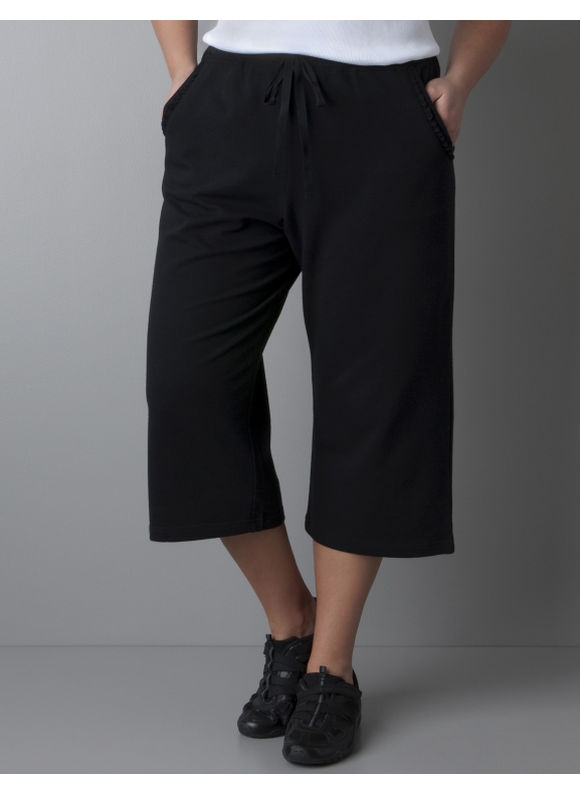 Women's Plus Size/Black Ruffle pocket capri pant