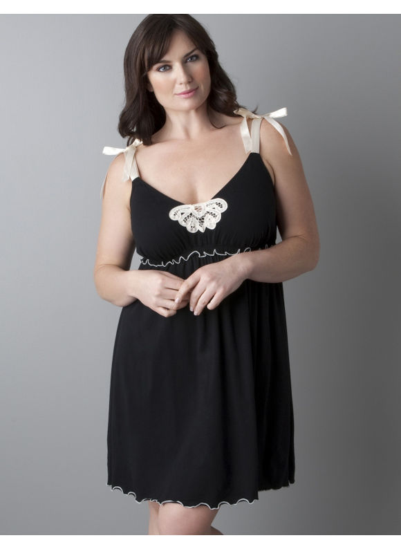 Women's Plus Size/Black Lace-accented chemise